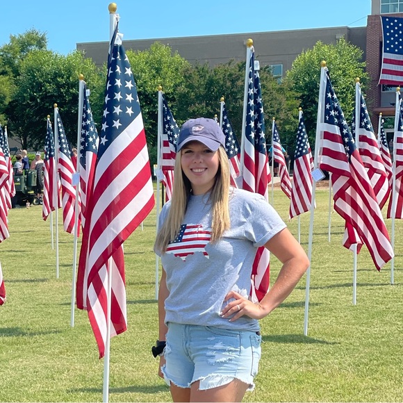 Meet your Posher, Lauren - Picture 1 of 1